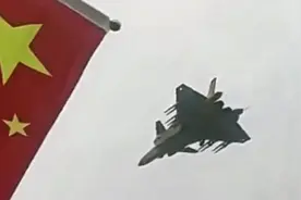 外媒关注我歼20飞机能外挂8发空空导弹图片