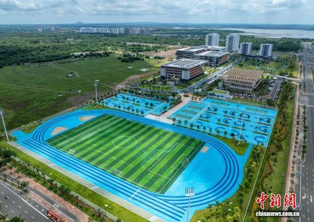 中国境内首个境外高校独立办学项目永久校址迎首批新生
