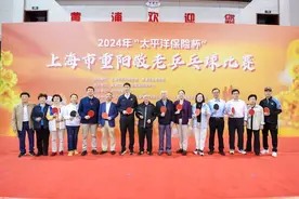 乒乓赛场上的最美夕阳红！2024年上海市重阳敬老乒乓球比赛今挥拍图片