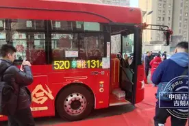 公交车变婚车 长春的浪漫藏不住啦图片