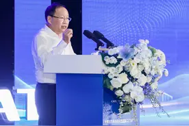 强强联合共绘世界级新能源汽车高端产业链 宁德时代电池在问界超级工厂投产图片