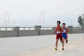 田径综合：何杰摘得中国队首枚亚运男子马拉松金牌图片