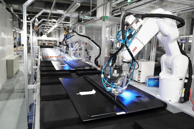“AI+”全线出击，长虹控股集团打造智能经济“中国方案”