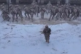 雪中出动！沉浸式感受钢铁洪流带来的视觉震撼图片