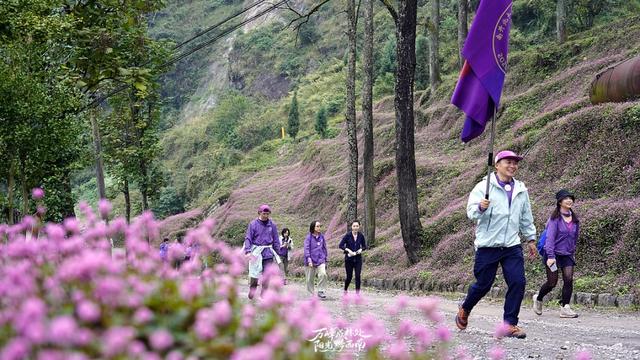 黔西南晴隆:百余名清北南开校友重走西南联大路