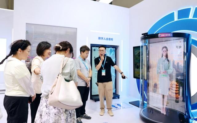2025文旅博览会打造科技新体验 数字人与MR导览引领创新风潮