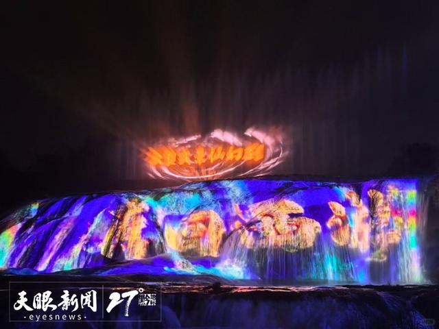 避暑纳凉贵州行 | 游客夜游忙，点亮夜经济
