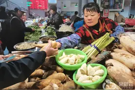 “冬日菜王”冬笋走俏市场图片