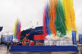 江南造！中国首艘大型Mark III Flex型薄膜式LNG船在上海长兴岛命名交付图片