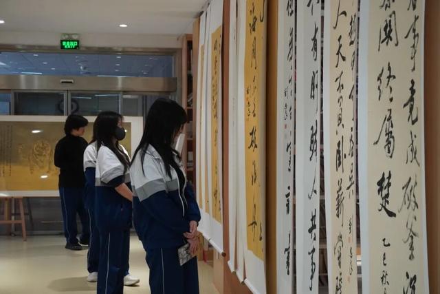 “水墨萌虎”进校园！北京经开区文联携手国际艺术学校共赴文化之约
