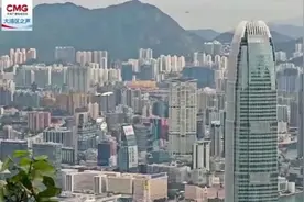 高清大图丨香港市民维港“接机”：C919“好靓”图片