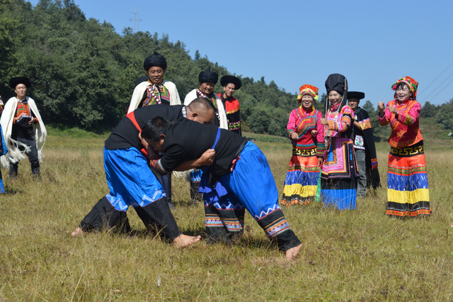 接着奏乐接着舞~周末“彝”起来狂欢！丨在云南样样好