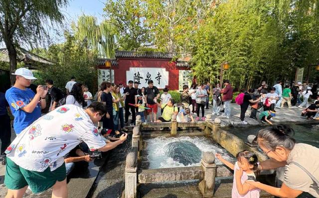 国庆假期首日，济南30家景区接待游客超40万人次