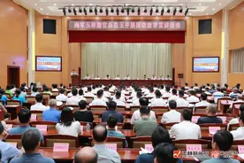 海军玉林舰官兵莅玉开展国防教育宣讲图片