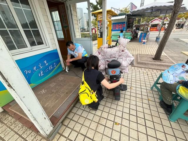这抹“志愿蓝”，国庆假期里景区最暖风景线！