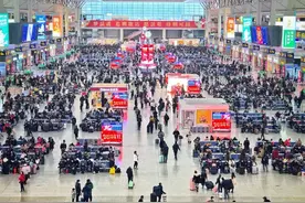 春运首日，铁路上海站预计发送旅客36万人次！今年春运首趟临客列车今晨发车图片
