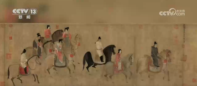 绾青丝着唐装、走进书中美景……传统文化生动“破圈”撬动消费澎湃活力