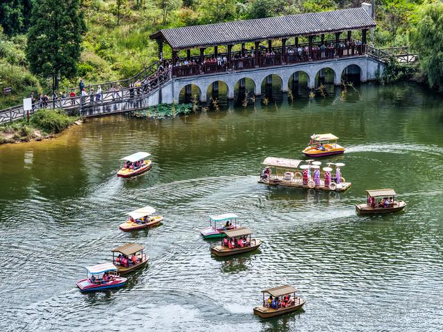 重庆黄水：青山绿水引客来