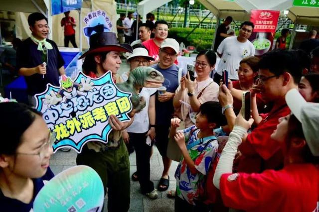 集市“享”滋味，双城“足”够嗨，“苏超”点燃常盐文旅消费热