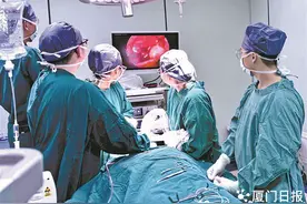 小诊所拔牙拔出大问题！男子智齿没拔出，牙根却不见了……图片