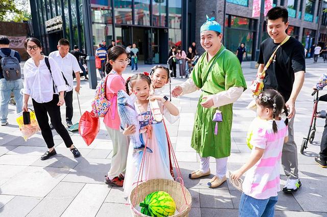 英歌舞动、汉服巡游、赛博民乐——长辛店国庆玩法“上新”啦！