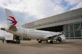 东航第三架C919入列图片