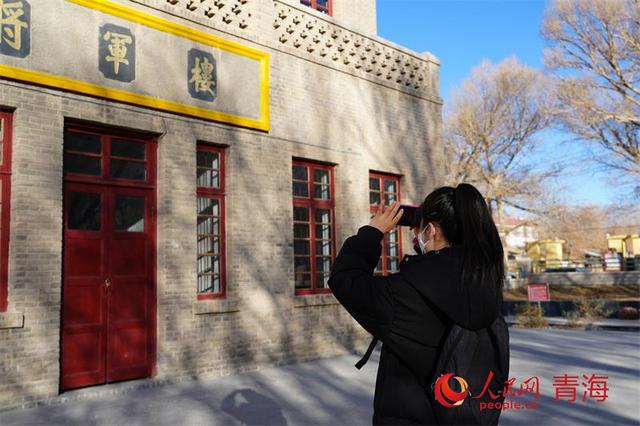 一条路与一座城的七十年