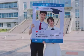 对话一起从专科逆袭到硕士的情侣：开心再次做同学，火了之后有些惶恐图片