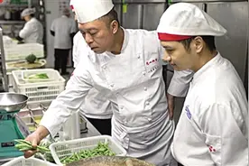 从餐饮到销售，从文旅到保障 服务新春不打烊 期盼“龙腾”新希望图片