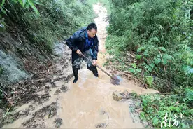 瑶山退役军人就像是村里的哨兵图片
