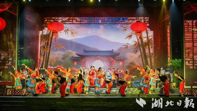 文旅绘秋卷 村晚韵竹山——2025年湖北省“荆楚四季村晚”秋季示范活动落幕