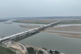沁伊高速黄河特大桥右幅实现全线贯通图片