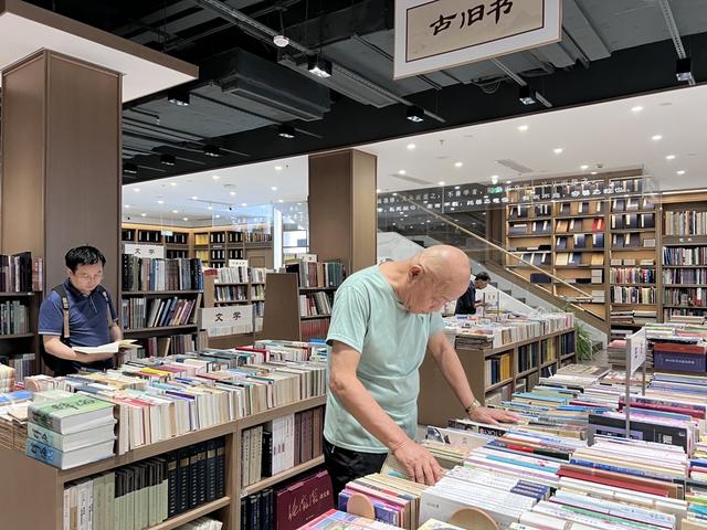 旧书新知·书香上海丨福州路401号，淘书收书“一条龙”