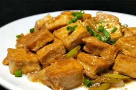 壹粉食堂|家常美味新推荐：香嫩葱烧豆腐，简单烹饪尽享营养盛宴图片