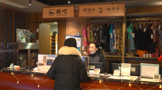 天气寒冷，游客都爱来崇明这里泡汤泉