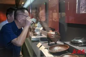 易中天回家乡：近距离接触长沙的汉文化图片
