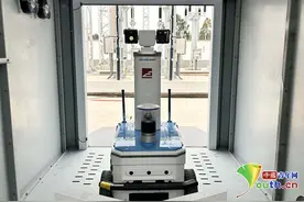 科技装备为春运保驾护航！机器人“好帮手”助力铁路供电设备巡检图片