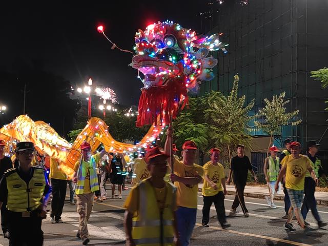 双龙共舞闹中秋，惠东高潭这一晚万人空巷