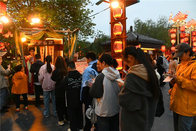 纵览文旅深察｜凭什么让游客“来了不想走，走了还再来”？这个5A景区的长盛不衰值得旅游从业者借鉴！