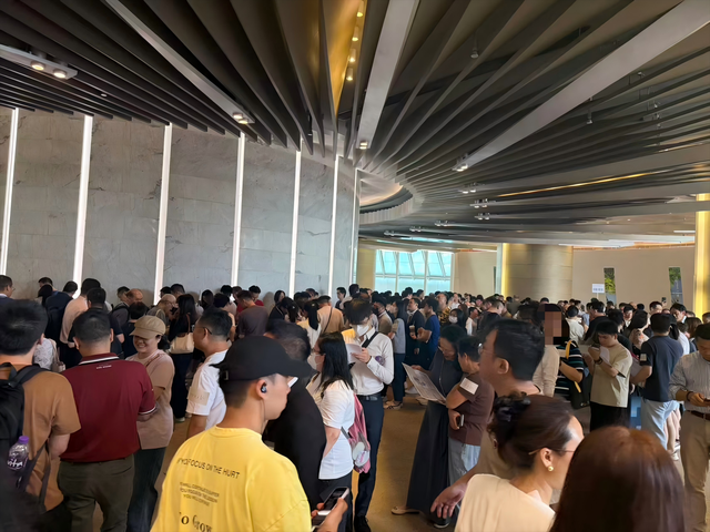 当深圳00后也来抄底：内地客赴港买房，十年砸下8000亿