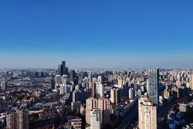 首秀首展添热度，环球港屋顶首次对个人开放图片