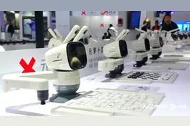 首台家用四合一AI下棋机器人亮相上海，售价不到3000元图片