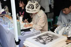 杭州学霸姑娘卖房又卖车，摆摊救母：我一下子长大了图片