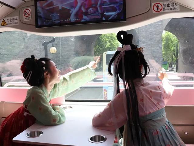 接驳车、观光车、景区直通车，绿色出行畅游曲江