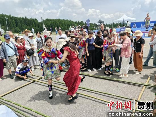 贵州六盘水市：“清凉之旅”引客来  非遗展演“醉”游人