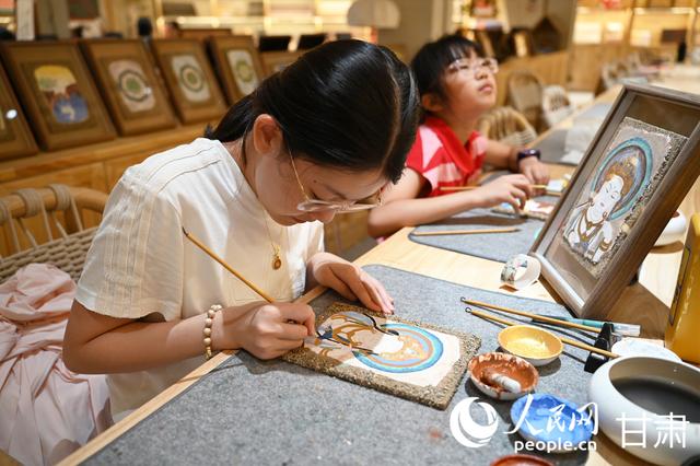 甘肃敦煌：暑期旅游持续火热 多元体验引客来