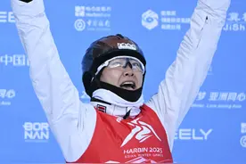时隔18年再战亚冬会徐梦桃摘金，目标冲击自己的第五届冬奥图片