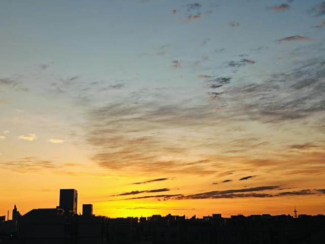 奇观！今早北京的天空出现“彩虹”，你看到了吗？