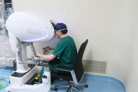 这款新型手术机器人在全国妇科领域首次临床试用，术后无痕图片