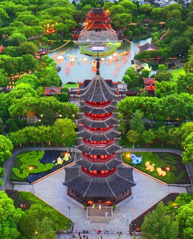 苏州：游客消夏夜游古运河